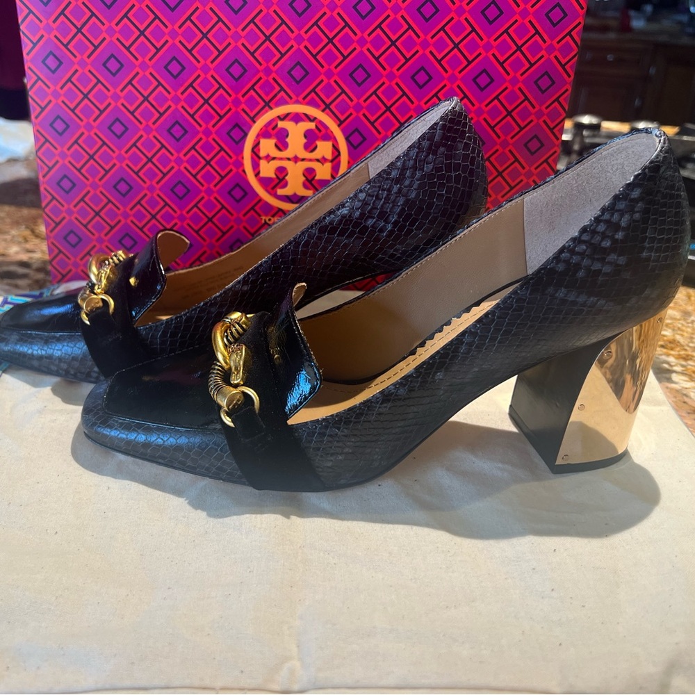 Tory Burch Jessa Snake Printed Leather Pumps - Picture 5 of 6